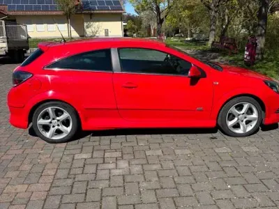 Gebraucht Opel Astra GTC Innovation 140 PS (102 kW) 2010 Rot Limousine
