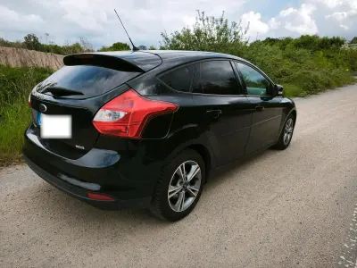 Gebraucht Ford Focus 125 PS (91 kW) 2013 Schwarz Coupé