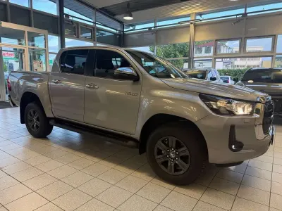 Neu Toyota HiLux Comfort 150 PS (110 kW) 2026 Silber Pickup