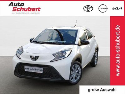 Neu Toyota Aygo X Business Edition 72 PS (52 kW) 2025 Weiss SUV