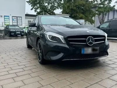 Gebraucht Mercedes A180 Night 122 PS (89 kW) 2013 Schwarz Kleinwagen