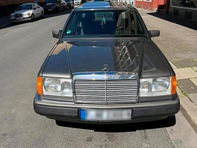 Brugt Mercedes E230 132 HK (97 kW) 1990 Grå Sedan