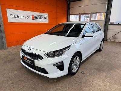 Weiß Gebraucht 2021 Kia Ceed Vision Kleinwagen | 15.999 € (Guter Preis)