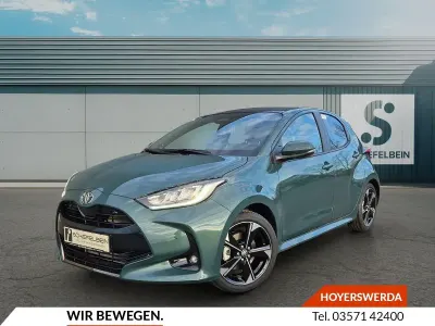 Neu Toyota Yaris Hybrid Style 131 PS (96 kW) 2025 Ever rest green metallic Limousine