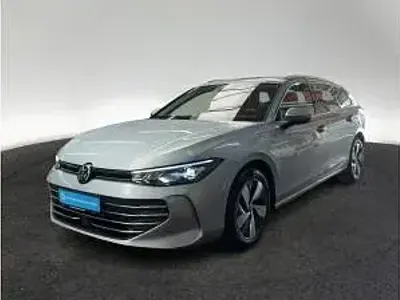 Gebraucht VW Passat 150 PS (110 kW) 2025 Silber (f0 oyster silver metallic) Kombi