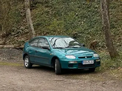 Usata Mazda 323 74 CV (54 kW) 1996 Verde Coupé
