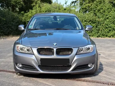 Gebraucht BMW 318 143 PS (105 kW) 2010 Grau Limousine