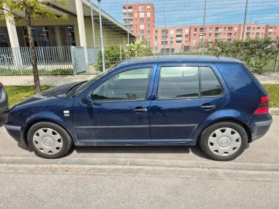 Używany VW Golf IV Edition 75 KM (55 kW) 2000 Niebieski Sedan/Limuzyna