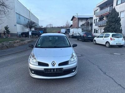 Grau Gebraucht 2005 Renault Clio III Expression Limousine | 1.499 € (Guter Preis)