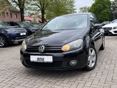 Gebraucht VW Golf VI Team 105 PS (77 kW) 2011 Schwarz Kleinwagen