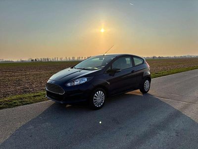 Gebraucht Ford Fiesta Ambiente 60 PS (44 kW) 2013 Blazerblau Kleinwagen