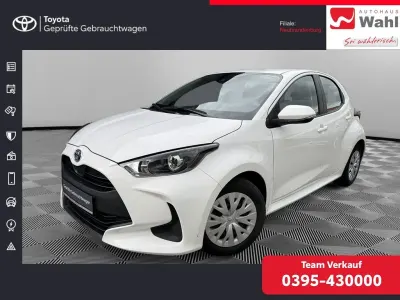 Gebraucht Toyota Yaris Hybrid Business Edition 116 PS (85 kW) 2023 Weiß Limousine