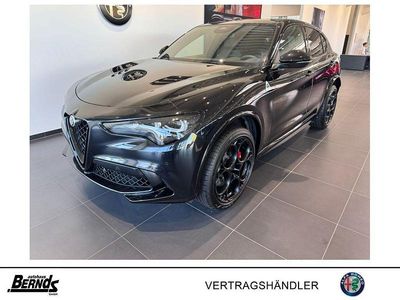 Nero vulcano metallic Neu 2025 Alfa Romeo Stelvio Quadrifoglio SUV | 85.955 € (Fairer Preis)