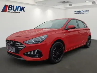 Gebraucht Hyundai i30 Trend 120 PS (88 kW) 2024 Rot Limousine