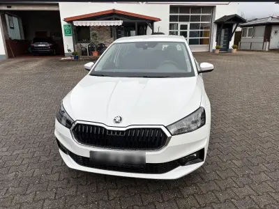 Nouă Skoda Fabia Essence 70 CP (51 kW) 2025 Alb Hatchback