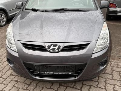 Gebraucht Hyundai i20 77 PS (56 kW) 2012 Grau Kleinwagen