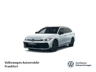 Gebraucht VW Passat IQ Drive 177 PS (130 kW) 2025 Oyster silver metallic/grenadi Kombi