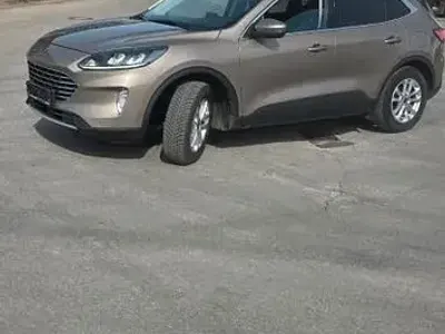 Gebraucht Ford Kuga Titanium 137 PS (100 kW) 2020 Braun SUV