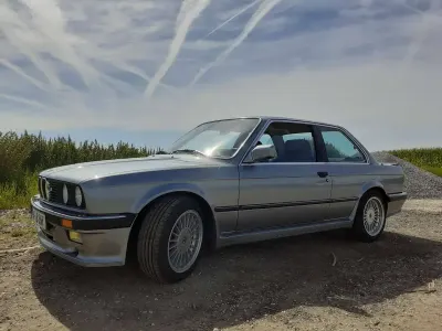 Gebraucht BMW 325 171 PS (125 kW) 1986 Blau Limousine