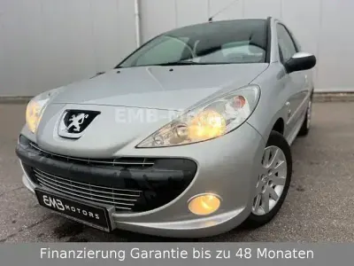 Gebraucht Peugeot 206+ 73 PS (53 kW) 2012 Silber Kleinwagen