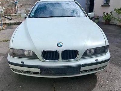BMW 523
