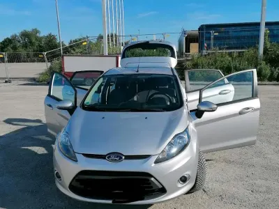 Gebraucht Ford Fiesta 104 PS (76 kW) 2011 Grau Limousine