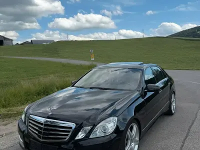 Gebraucht Mercedes E350 Avantgarde 265 PS (194 kW) 2012 Schwarz Limousine