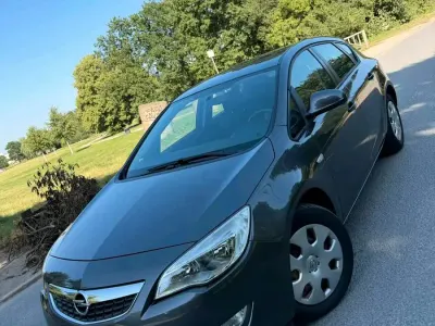 Gebraucht Opel Astra Sport 116 PS (85 kW) 2010 Grau Kombi