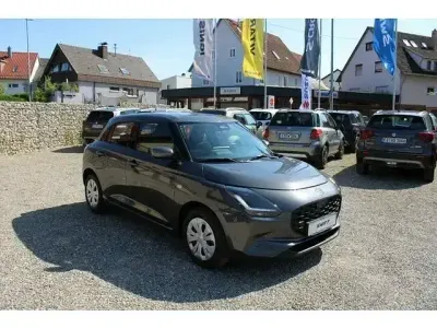 Neu Suzuki Swift Club 83 PS (61 kW) 2025 Grau Kleinwagen