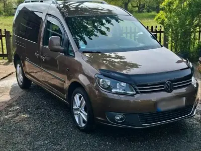 Używany VW Caddy Maxi 102 KM (75 kW) 2015 Brązowy Minivan
