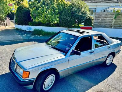 Second-hand Mercedes 190 122 CP (89 kW) 1989 Argintiu Berlinǎ