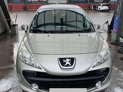 Gebraucht Peugeot 207 95 PS (69 kW) 2008 Silber Kleinwagen