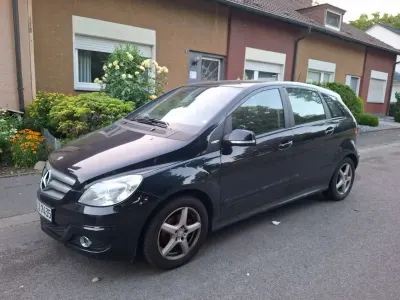 Gebraucht Mercedes B180 116 PS (85 kW) 2009 Schwarz Van / Kleinbus
