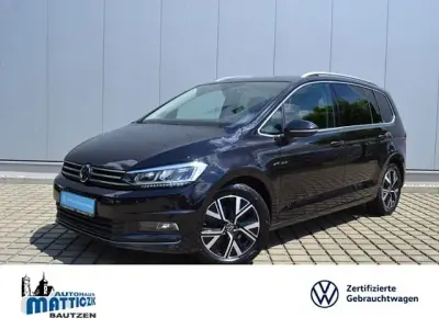 Gebraucht VW Touran Highline 150 PS (110 kW) 2023 Deep black perleffekt Van / Kleinbus