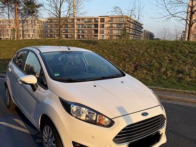 Gebraucht Ford Fiesta Trend 82 PS (60 kW) 2013 Weiß Kleinwagen