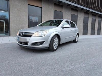 Usata Opel Astra Edition 116 CV (85 kW) 2009 Grigio Berlina