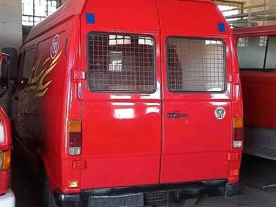 Gebraucht Mercedes T1 78 PS (57 kW) 1993 Rot Van