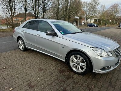 Gebraucht Mercedes E220 170 PS (125 kW) 2011 Silber Limousine