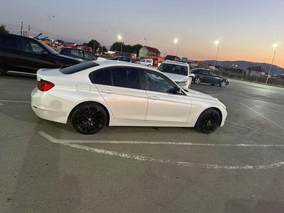 Gebraucht BMW 320 184 PS (135 kW) 2014 Weiß Limousine