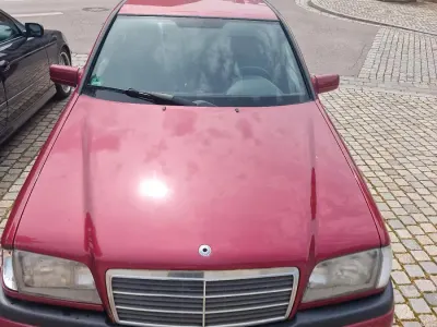 Gebraucht Mercedes C220 149 PS (109 kW) 1994 Rot Limousine
