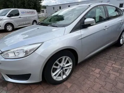 Gebraucht Ford Focus Trend 125 PS (91 kW) 2017 Polarsilber metallic Kleinwagen