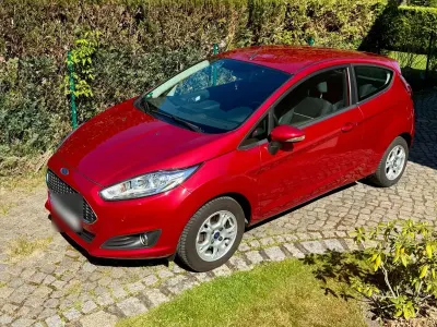 Gebraucht Ford Fiesta Trend 101 PS (74 kW) 2017 Rot Kleinwagen