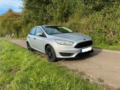 Gebraucht Ford Focus Ambiente 150 PS (110 kW) 2017 Silber Limousine