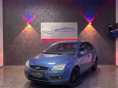 Gebraucht Ford Focus Trend 116 PS (85 kW) 2005 Blau Limousine