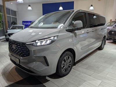 Neu Ford Tourneo Titanium 150 PS (110 kW) 2025 Grau Van / Kleinbus