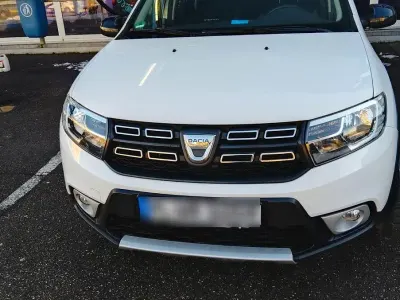 Gebraucht Dacia Sandero Celebration 90 PS (66 kW) 2018 Weiß Limousine