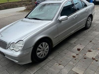 Gebraucht Mercedes C220 Avantgarde 143 PS (105 kW) 2001 Silber Limousine