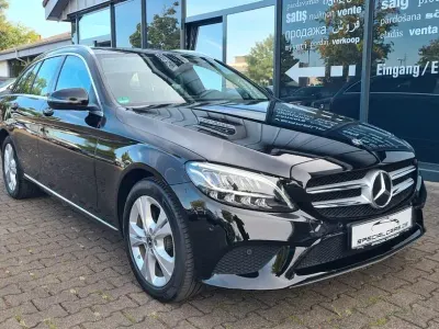 Gebraucht Mercedes C220 Avantgarde 194 PS (142 kW) 2021 Schwarz Limousine