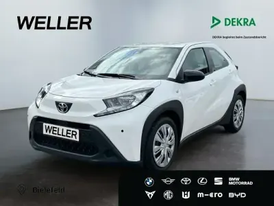 Gebraucht Toyota Aygo X Play 72 PS (52 kW) 2023 Pure) white ii (weiss SUV