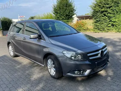 Gebraucht Mercedes B180 122 PS (89 kW) 2012 Braun Kleinwagen